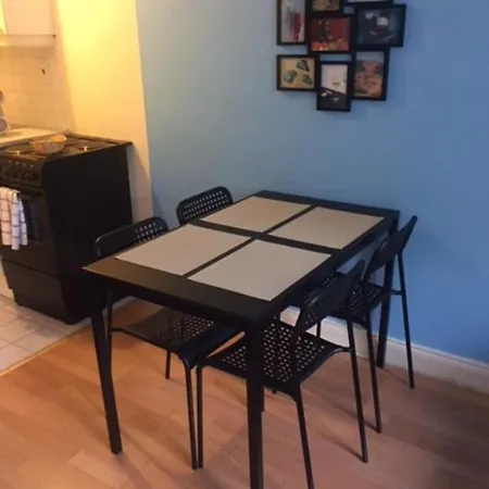 City Centre Studio Near The Water Sleeps 3 *