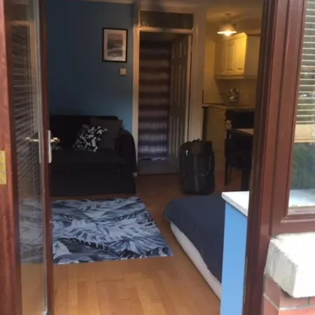 City Centre Studio Near The Water Sleeps 3